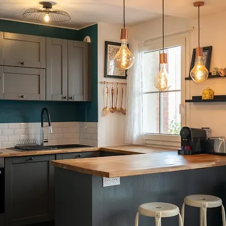 Bel Bien Situe Avec Balcon Et Parking *