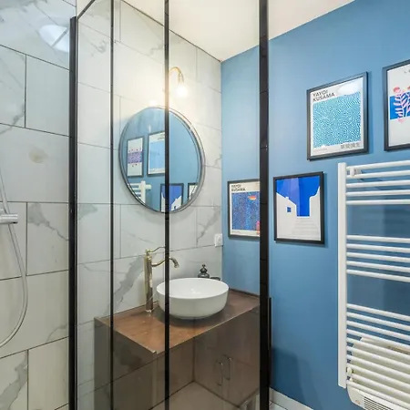 Bel Bien Situe Avec Balcon Et Parking * Lille