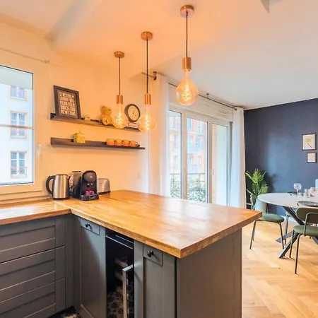 Apartment Bel Bien Situe Avec Balcon Et Parking *