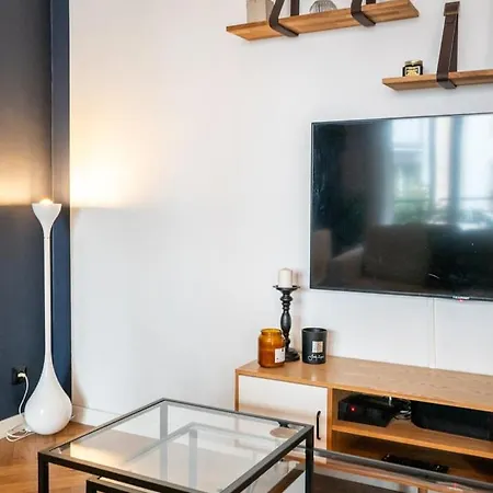 Bel Bien Situé Avec Balcon Et Parking