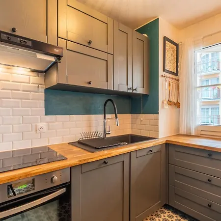 Bel Bien Situe Avec Balcon Et Parking * Lille