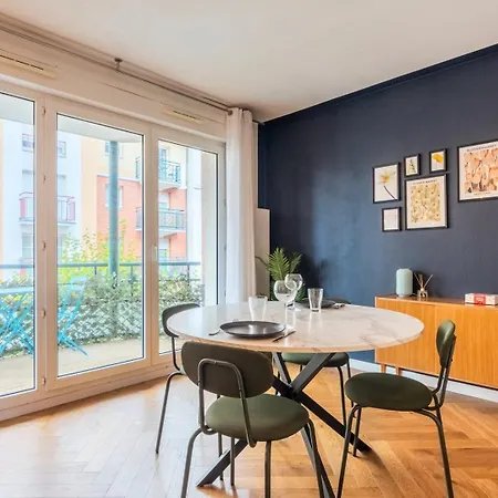 Apartment Bel Bien Situe Avec Balcon Et Parking