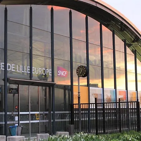 Bel Bien Situe Avec Balcon Et Parking *