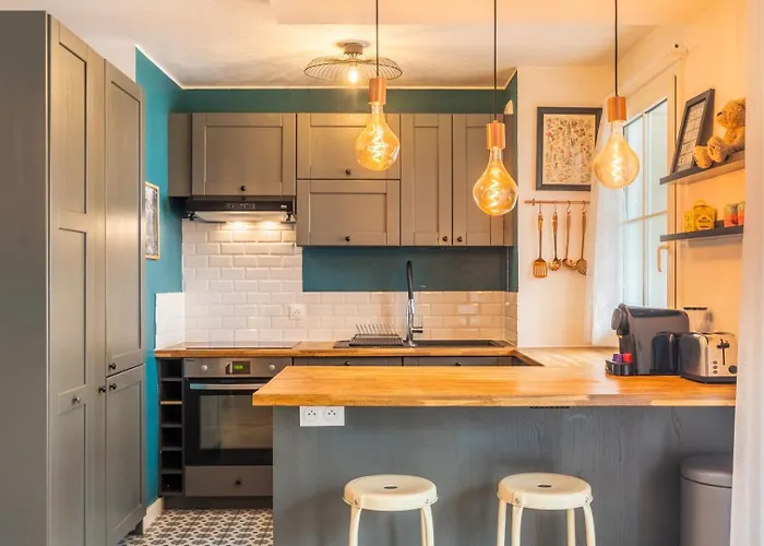 Bel Bien Situe Avec Balcon Et Parking 아파트 릴