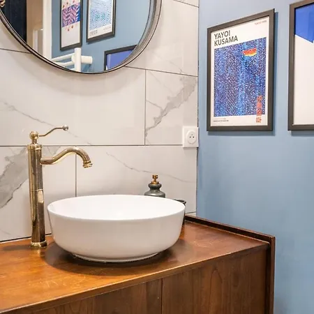 Bel Bien Situé Avec Balcon Et Parking Appartamento