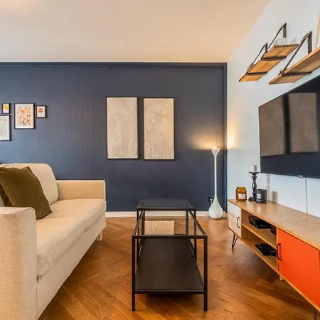 Bel Bien Situé Avec Balcon Et Parking Appartamento